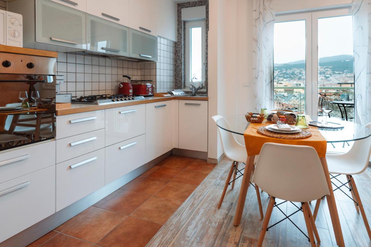 San Giusto Elegante Bilocale Con Balcone E Vista Apartment Trieste Exterior photo